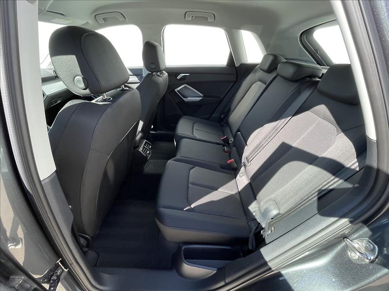 Audi Q3 1,5 35 TFSI A7 S line Gravity - fotka 16 z 24