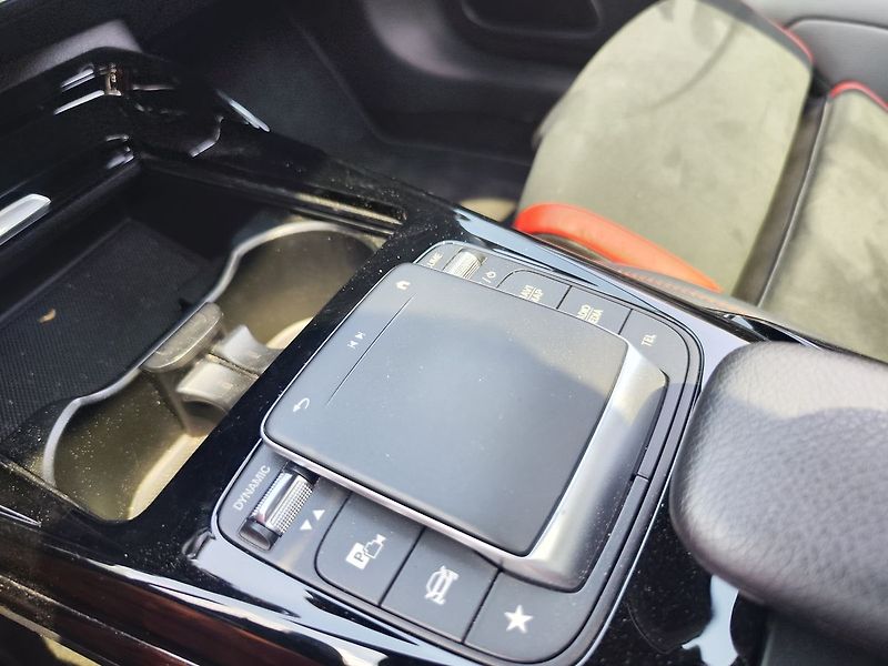 Mercedes-Benz CLA AMG 45S 4Matic Shooting Brake - fotka 26 z 38