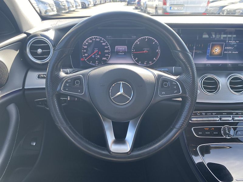 Mercedes-Benz Třídy E E 220d 4M AVANTGARDE - fotka 12 z 26