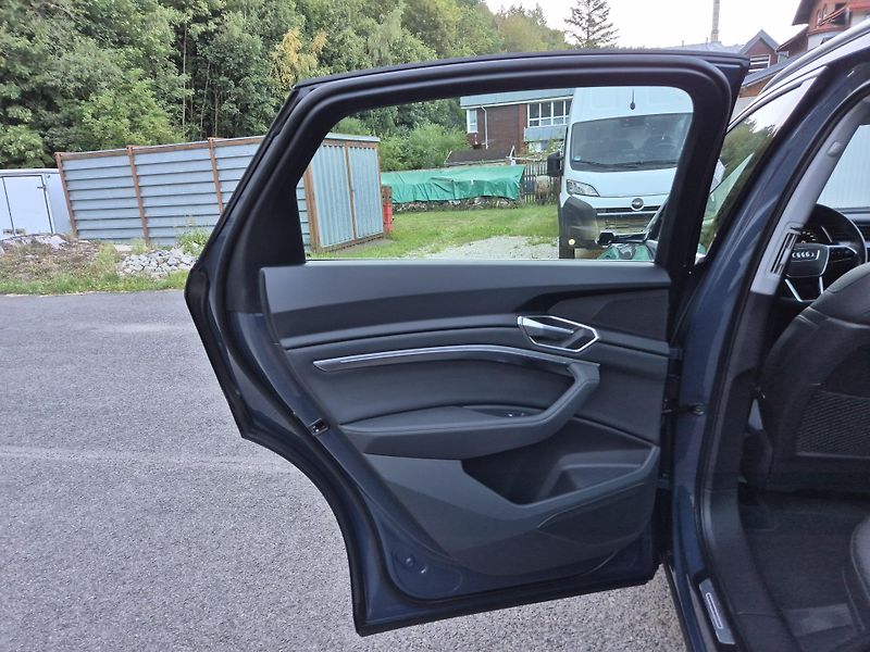 Audi e-tron SPORTBACK 300kw SOH 97,2% - fotka 35 z 45