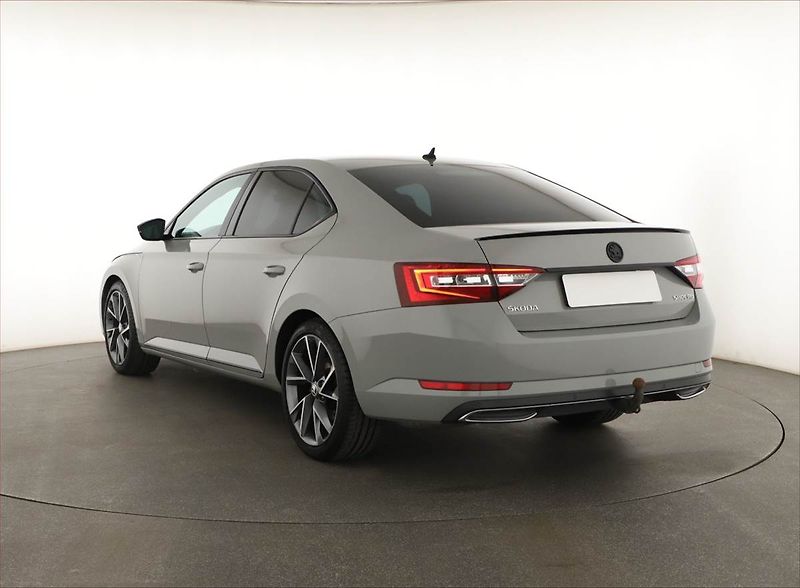 Škoda Superb (2017) Sportline 2.0 TSI, Automat - fotka 4 z 20