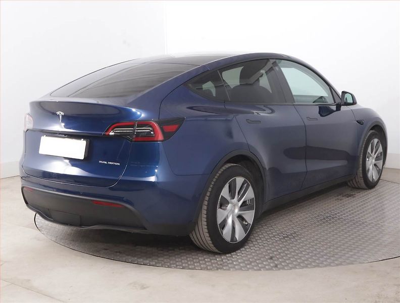 Tesla Model Y (2022) Long Range AWD 79kWh, SoH 91% - fotka 5 z 21