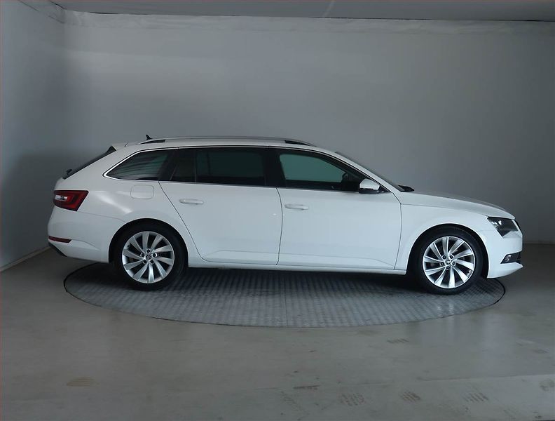 Škoda Superb (2017) Style 2.0 TDI, Kůže, Navi - fotka 6 z 17