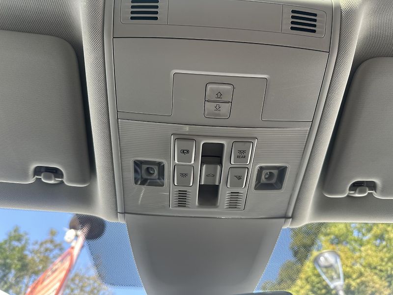Volkswagen Touran (2015) 2.0 TDI se. knížka 7 míst - fotka 32 z 43