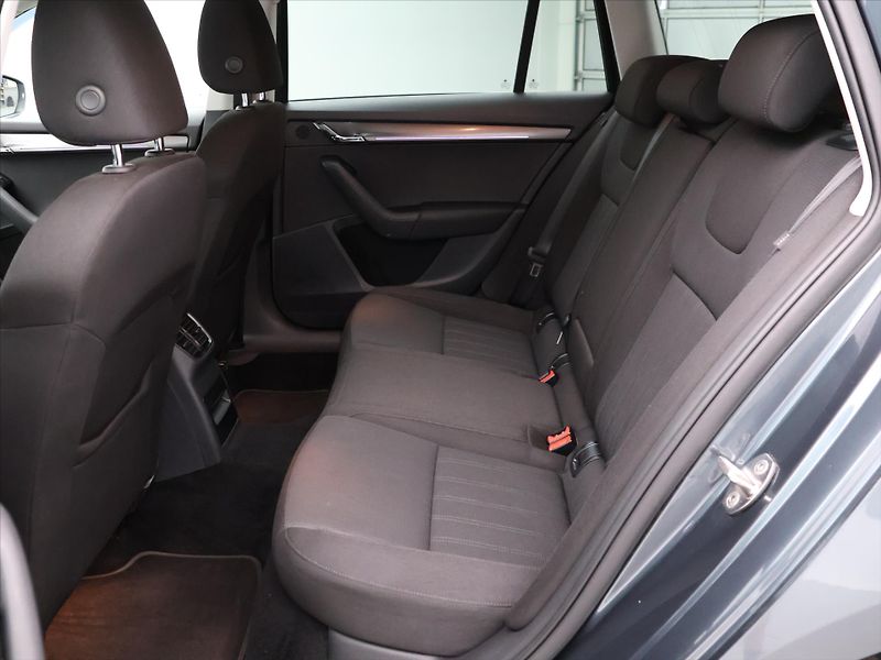 Škoda Octavia 1,6 TDi 85 kW Style Tažné Klim - fotka 14 z 30