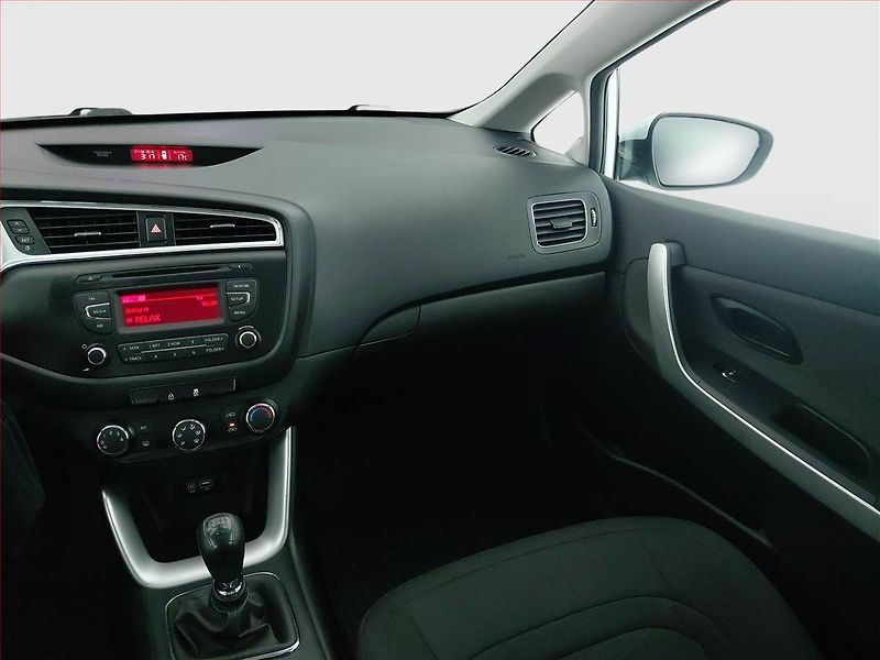 Kia Ceed (2017) 1.4 CVVT, Serv.kniha - fotka 8 z 15