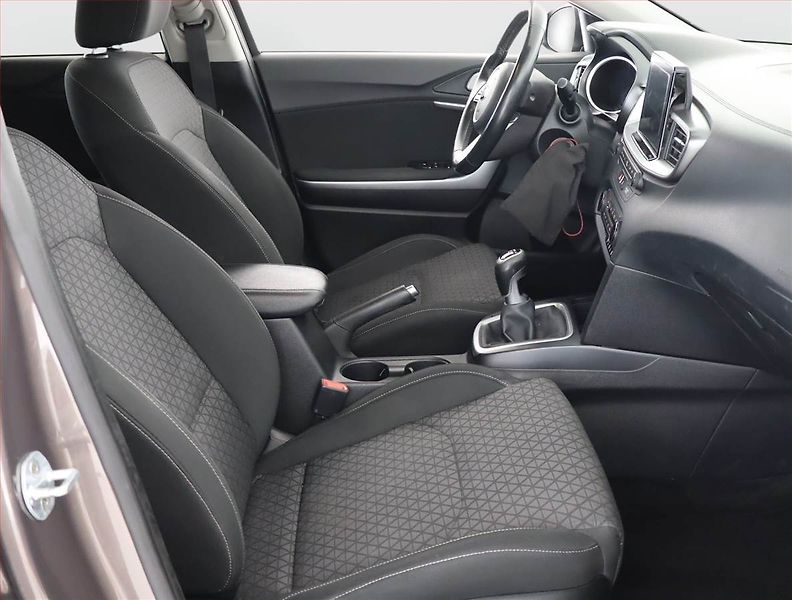 Kia Ceed (2019) 1.4 T-GDI, Serv.kniha, Xenony - fotka 9 z 23