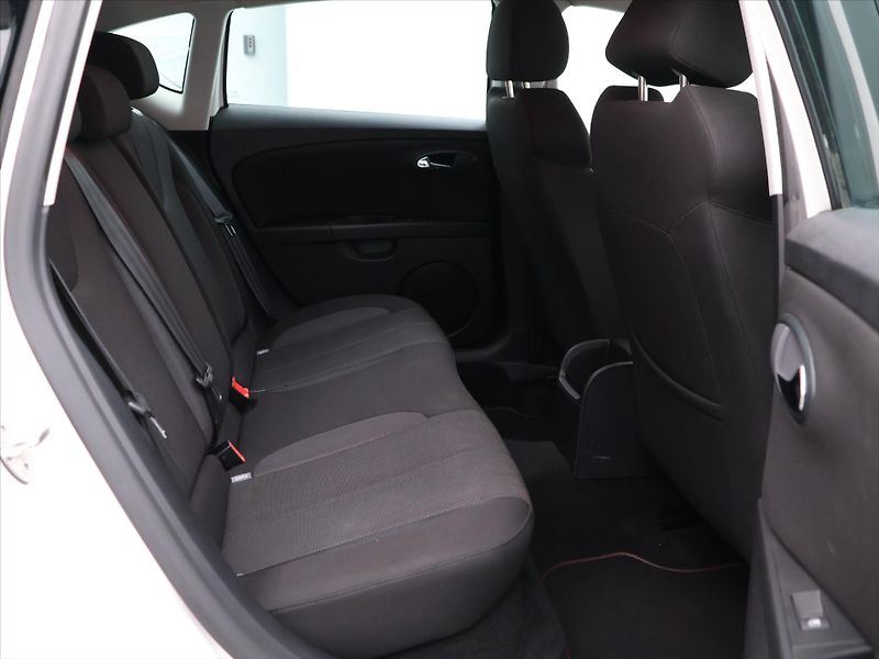 Seat Leon 2,0 TFSI 180kW FR - fotka 12 z 30