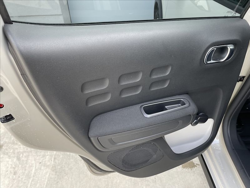 Citroën C3 1,2 i 61KW ČR.1.MAJITEL - fotka 20 z 26