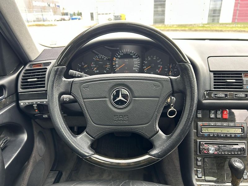Mercedes-Benz Třídy S S 600 L V12 - fotka 13 z 33