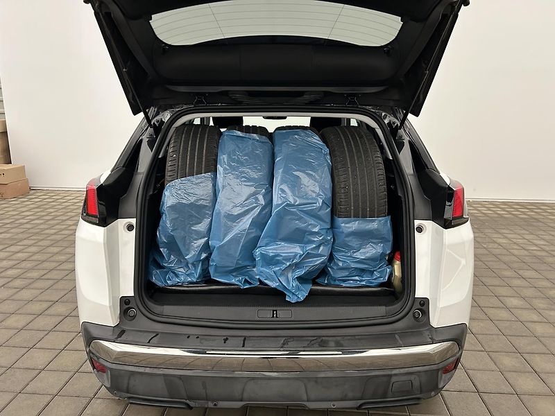 Peugeot 3008 1.2 T ACTIVE - fotka 13 z 26