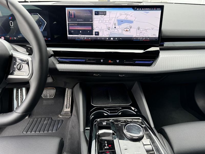 BMW Řada 5 520d xDrive Sedan - fotka 7 z 11