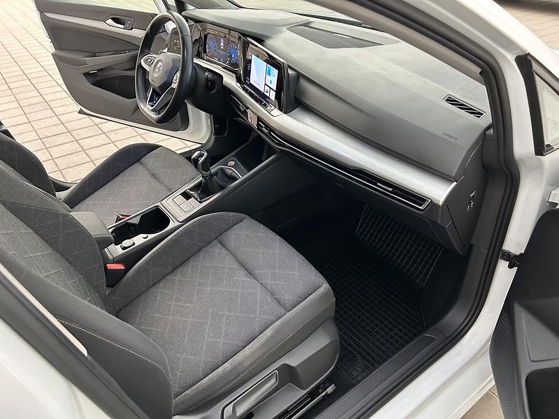 Volkswagen Golf 1.5 TSi Life - fotka 21 z 24