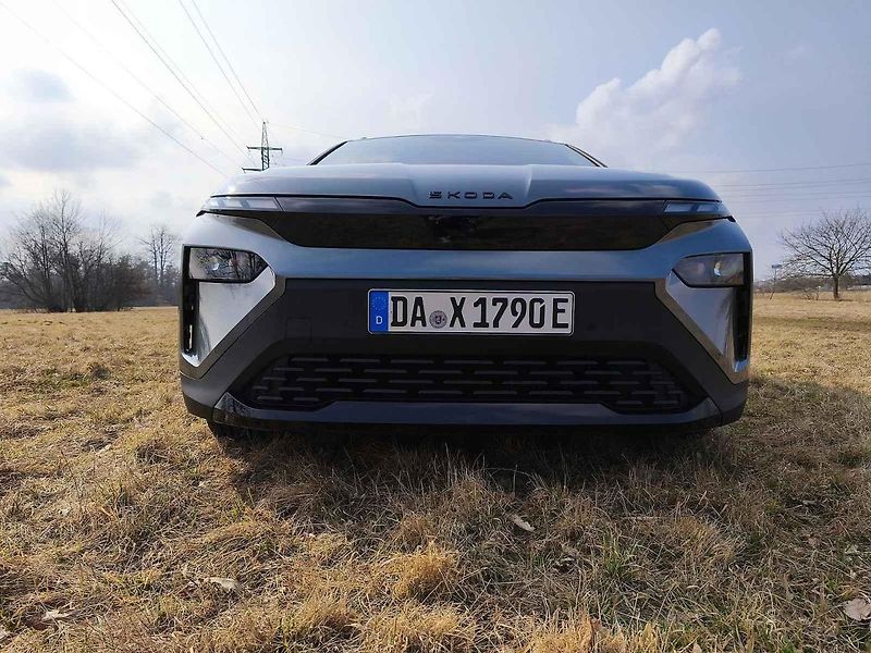 Škoda Elroq v našem testu vezla psí štěně i sudy piva.