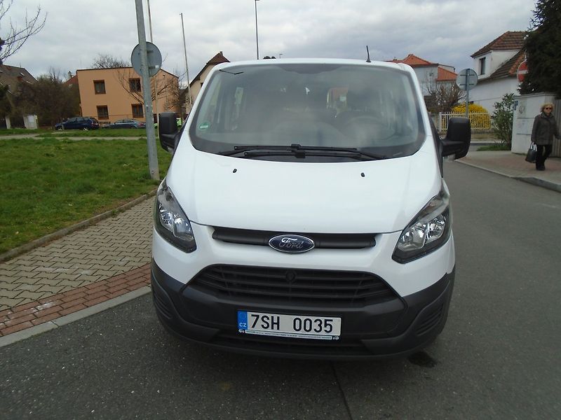 Ford Transit Custom (2015) 2.2 TDCi 9 míst BUS - fotka 2 z 23