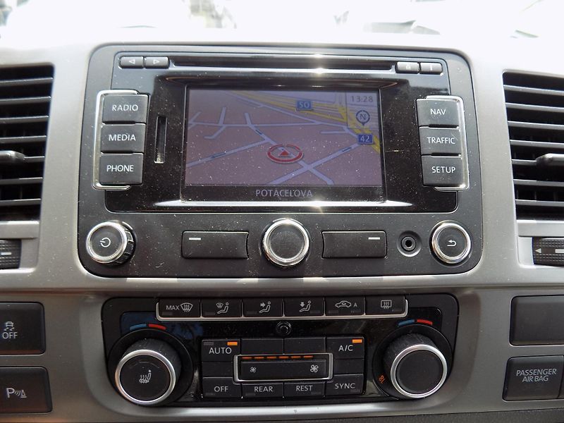 Volkswagen Caravelle 2,0 TDI 103 KW COMFORT NAVI - fotka 32 z 45