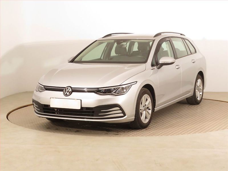 Volkswagen Golf (2021) Life 1.5 eTSI - fotka 2 z 17