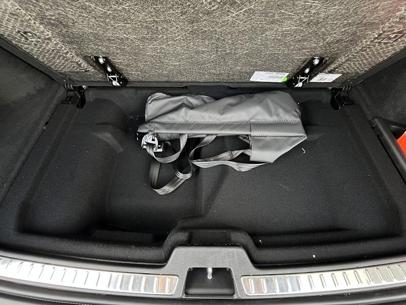 Volvo XC90 T8 AWD ULT B&W VENT VZDUCH 7M* - fotka 32 z 55