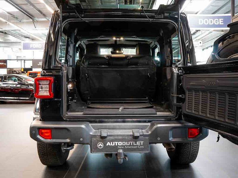 Jeep Wrangler (2021) 2.0 Sahara Overland - fotka 8 z 36