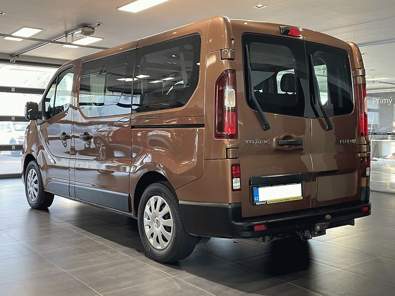 Renault Trafic (2021) Passenger L1 2,0dCi 145k 9míst - fotka 3 z 25