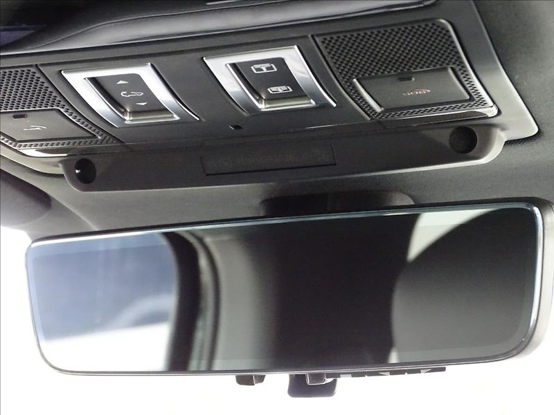 Land Rover Defender 110 D350 X-DYNAMIC HSE - fotka 30 z 35