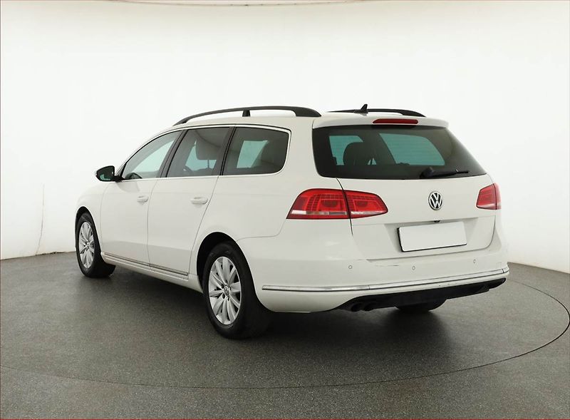 Volkswagen Passat (2013) 2.0 TDI, Automat, ČR,1.maj - fotka 4 z 17