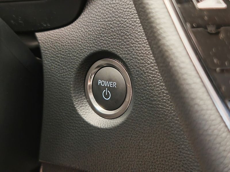 Toyota Corolla 1.8 CVT Comfort Tech - fotka 23 z 31
