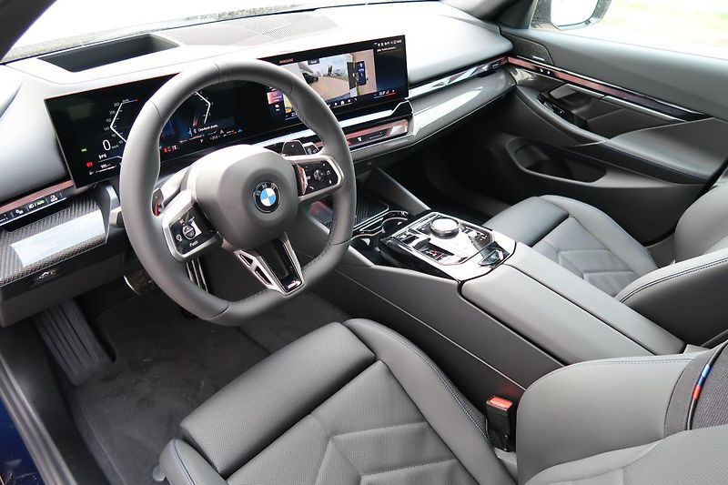 BMW Řada 5 540d xDrive Touring - fotka 6 z 9