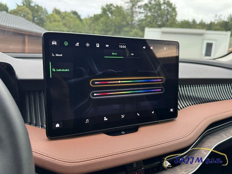 Škoda Superb L&K 2.0TDI DSG - fotka 25 z 52