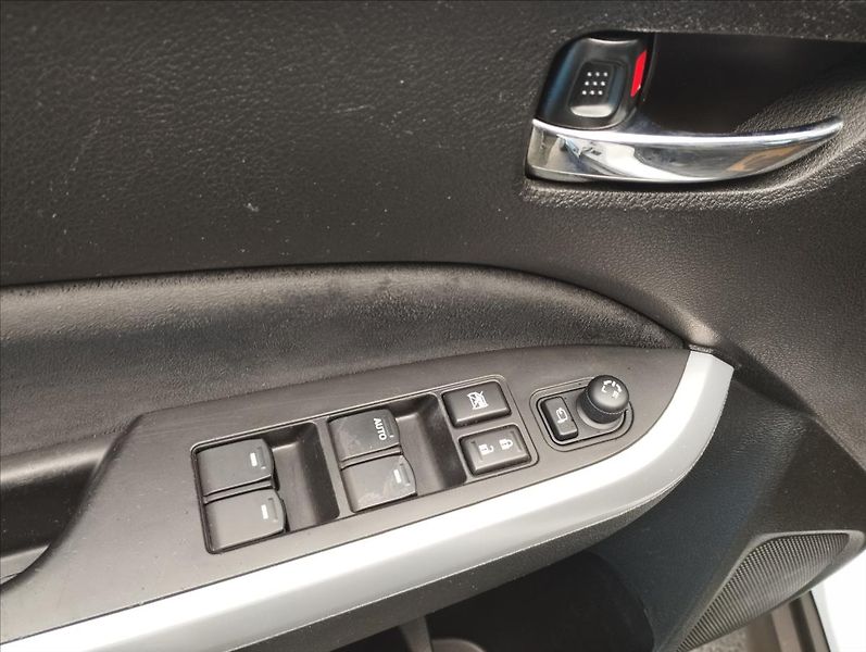 Suzuki Vitara 1,6 DDiS 88KW 4X4, KŮŽE, LED - fotka 21 z 23