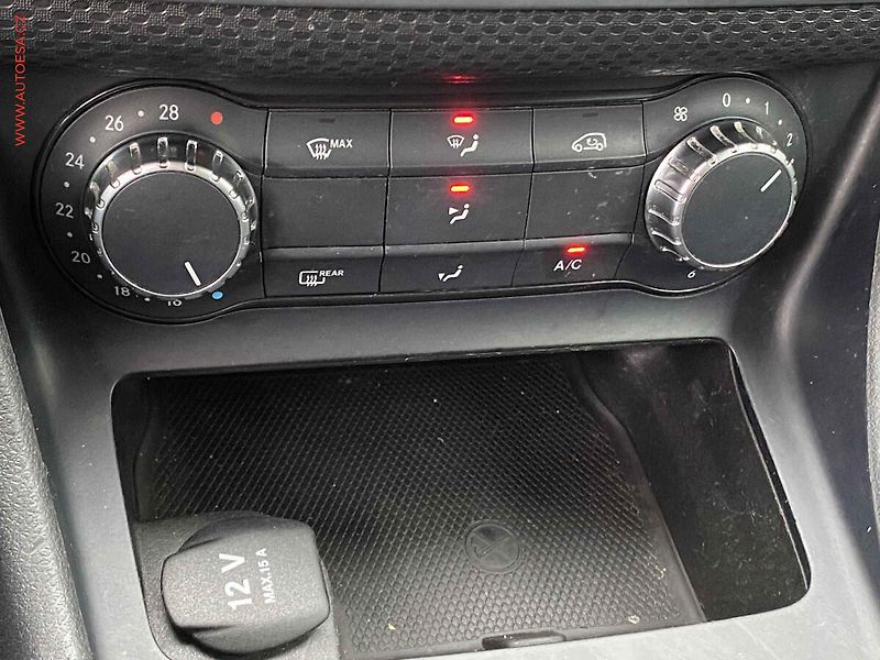 Mercedes-Benz Třídy A (2016) 1.6i A180, Navi, AC, tažné - fotka 15 z 17