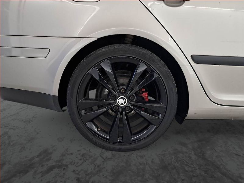 Škoda Octavia (2012) 1.6, Serv.kniha, po STK - fotka 13 z 13