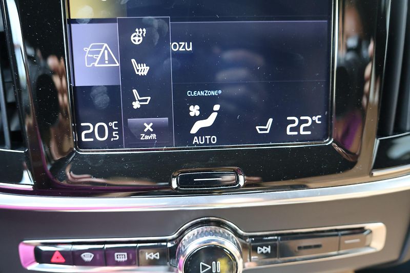 Volvo V90 (2018) D5 AWD Cross Country Pro - fotka 18 z 25