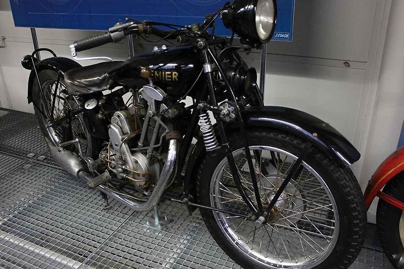 Firma JAC Jaroslava Cvacha z Horažďovic nabízela nejlevnější typ motocyklu v kubatuře 500.