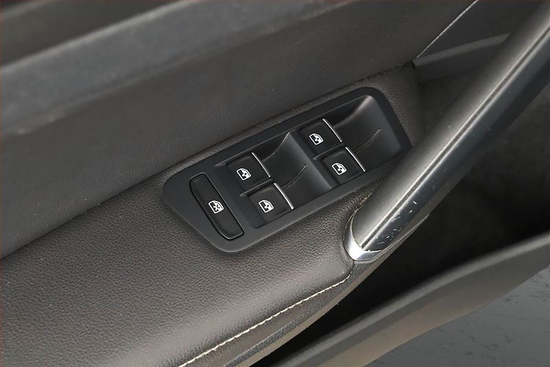Volkswagen Golf (2016) 1.4 TSI, Serv.kniha, Kůže - fotka 15 z 15