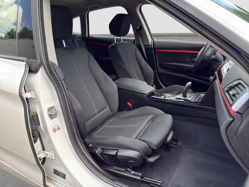 BMW Řada 3 320d xDrive Gran Turismo - fotka 15 z 22