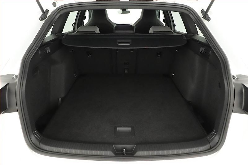 Volkswagen Golf (2022) R-Line 1.5 TSI - fotka 19 z 20