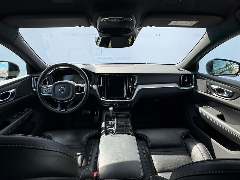Volvo V60 R-design T6 228kW - fotka 11 z 27