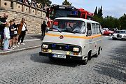 Na tradiční Lidický okruh dorazily desítky historických automobilů a motocyklů, které obdivovali návštěvníci z Kladna i širokého okolí.