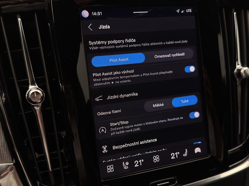 Volvo V90 B4 PLUS DARK AUT  - fotka 36 z 47