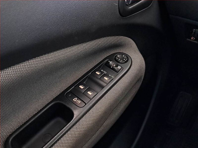 Citroën C3 Picasso (2012) 1.4 i, nová STK, jezdí výborně - fotka 13 z 15