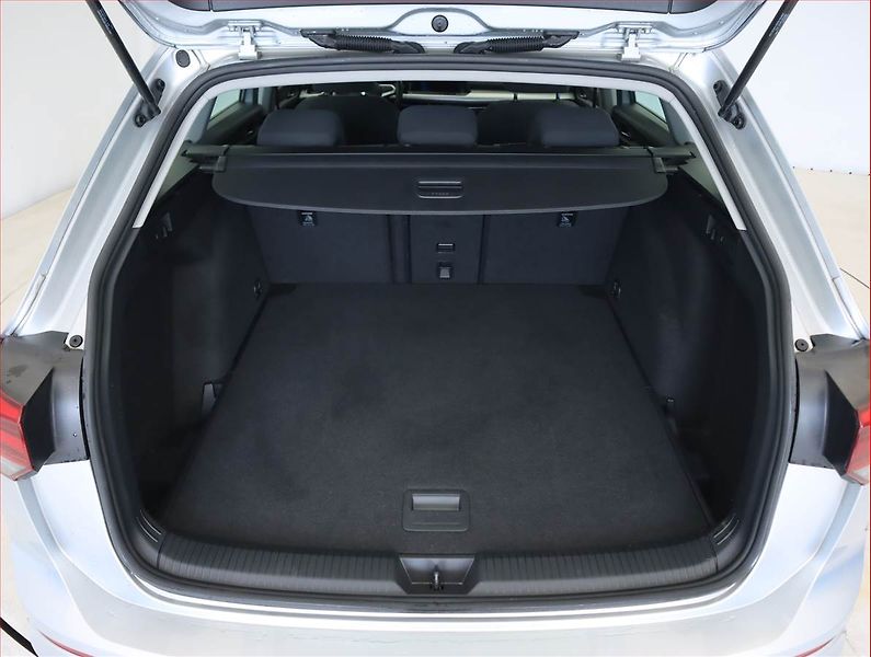 Volkswagen Golf (2022) 2.0 TDI, Automat, Navi - fotka 14 z 23