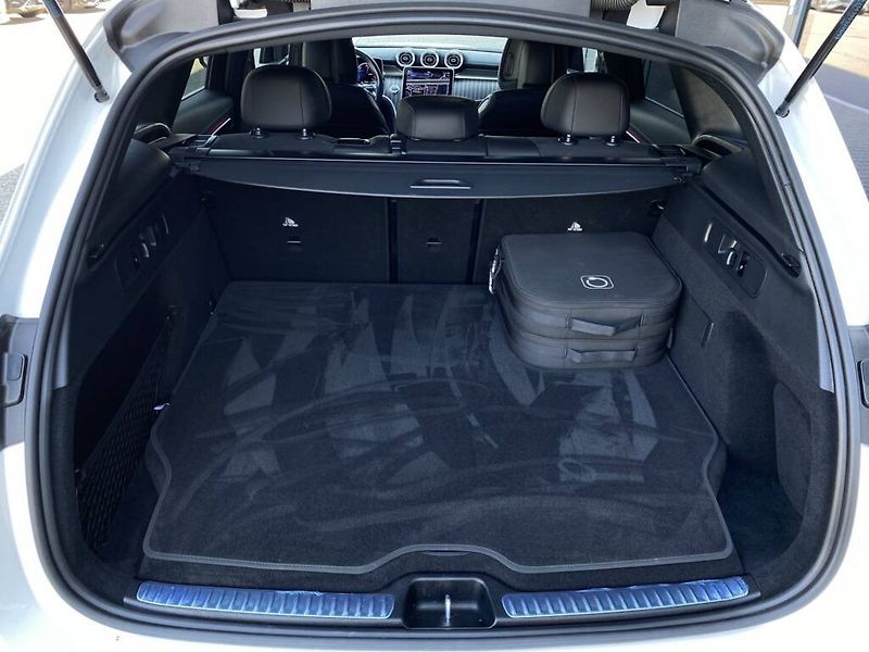 Mercedes-Benz GLC (2024) 300 de 4MATIC - fotka 27 z 29