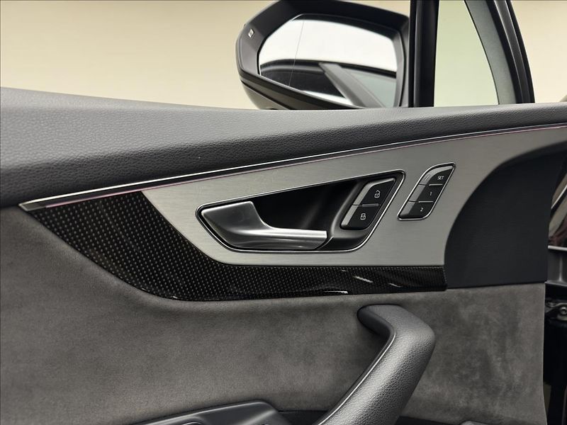 Audi SQ7 4,0 V8 MATRIX BOSE DPH 360° CZ - fotka 33 z 52