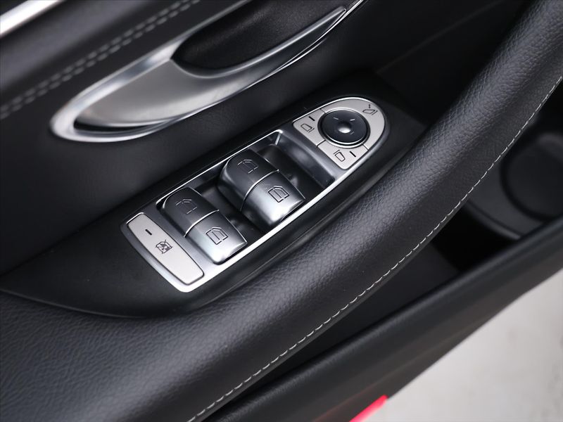 Mercedes-Benz Třídy E 2.0 220d 143kW 4Matic Aut. - fotka 17 z 34