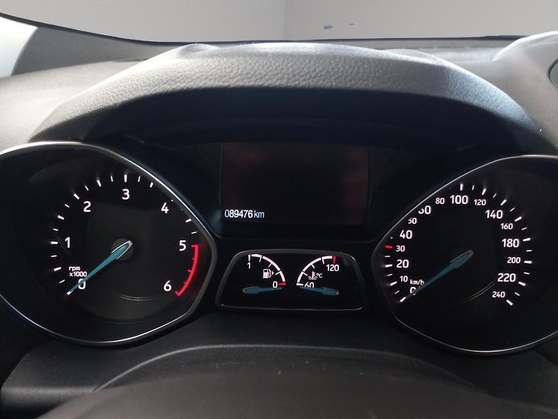 Ford Kuga (2019) Titanium 2,0 TDCi 4x4 1.maj ČR - fotka 8 z 14
