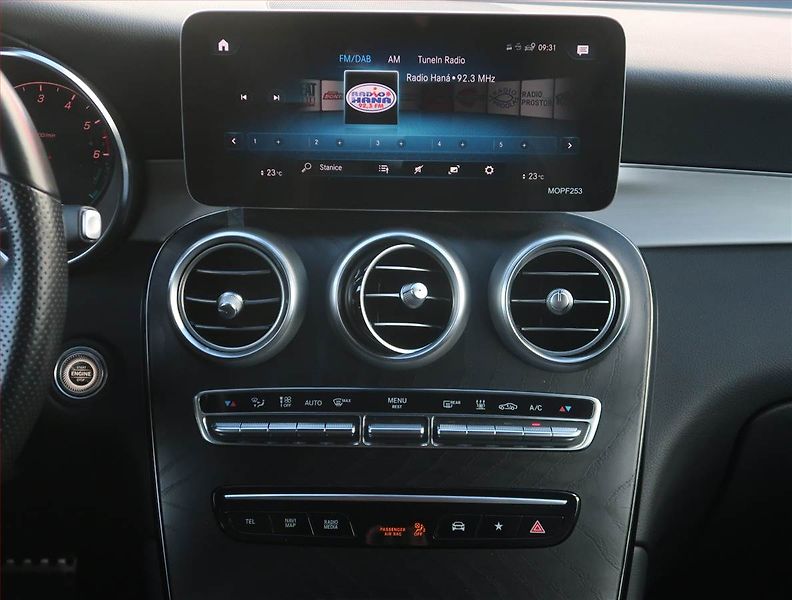 Mercedes-Benz GLC (2022) 300 de 4MATIC - fotka 12 z 25