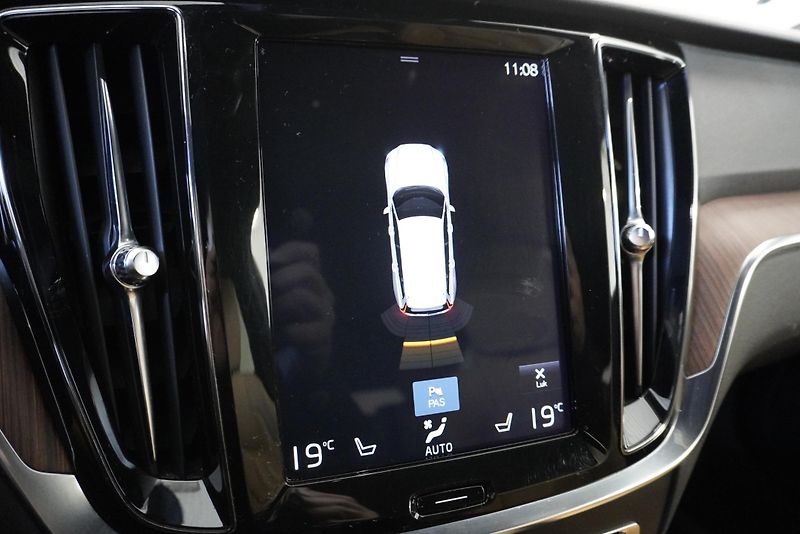 Volvo V60 (2019) CROSS COUNTRY 2,0 D4 AWD AUT. - fotka 27 z 33