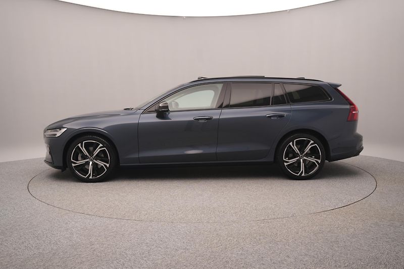 Volvo V60 B4 DARK PLUS AUT  - fotka 8 z 49