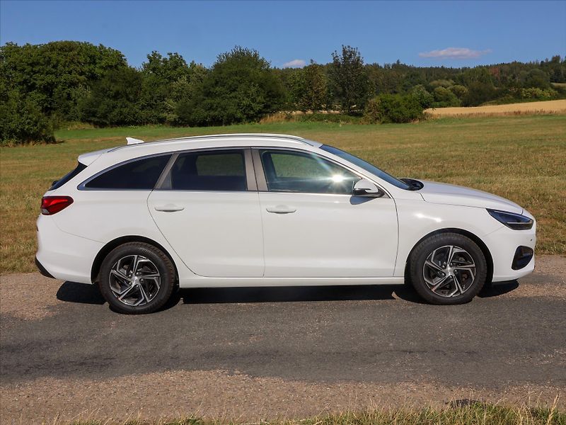Hyundai i30 1,0 T-GDI 88kW Smart 1.Maj DPH - fotka 8 z 30
